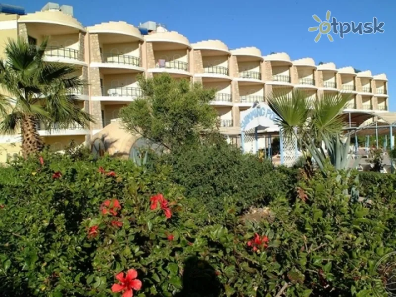Фото отеля El Samaka Beach Hotel 3* Хургада Єгипет екстер'єр та басейни