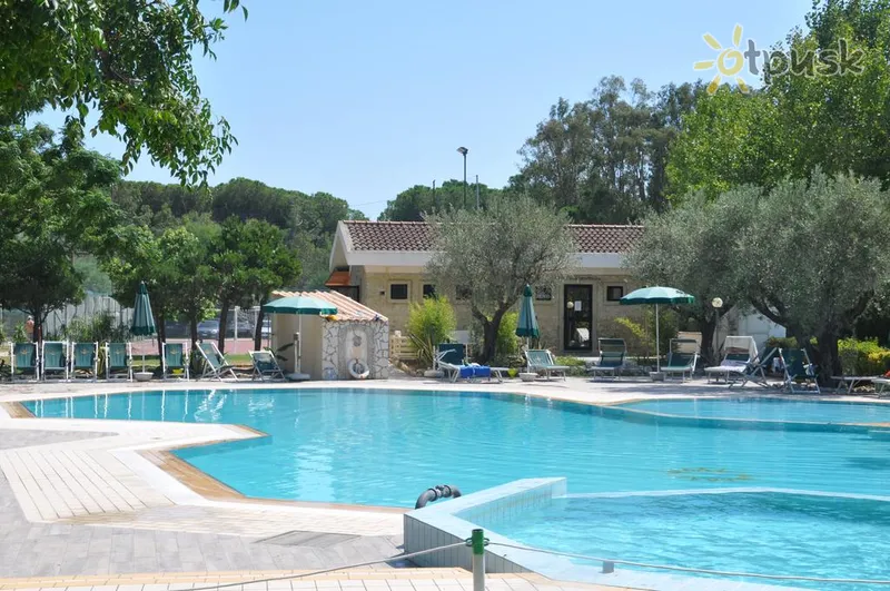 Фото отеля Borgo Degli Ulivi Natural Resort 4* Калабрія Італія екстер'єр та басейни