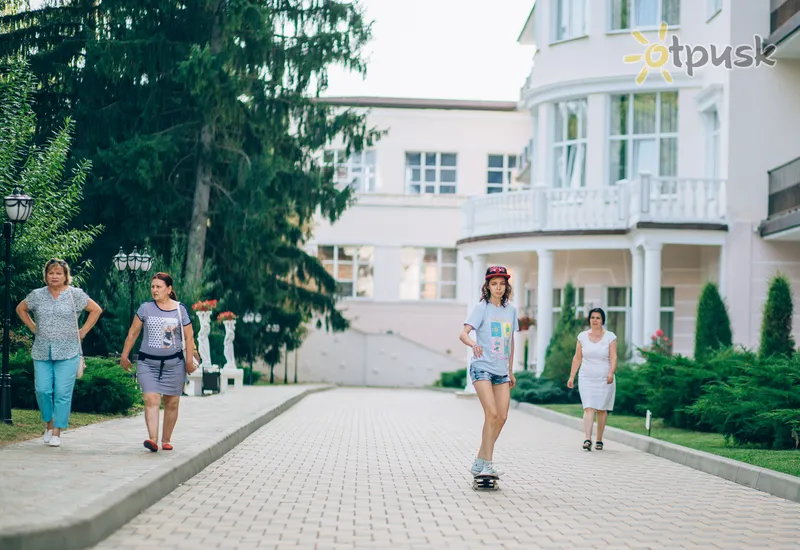Фото отеля Санаторий Центросоюз-Кисловодск 3* Kislovodska Krievija ārpuse un baseini