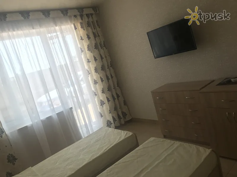 Фото отеля Holiday Inn 2* Арабатская стрелка Украина номера