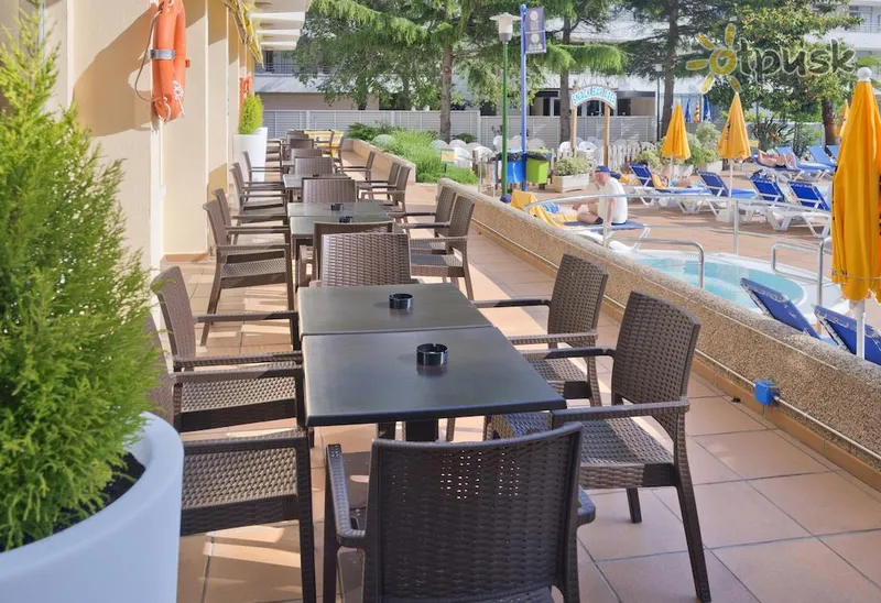 Фото отеля GHT Oasis Tossa & Spa Hotel 4* Коста Брава Іспанія бари та ресторани