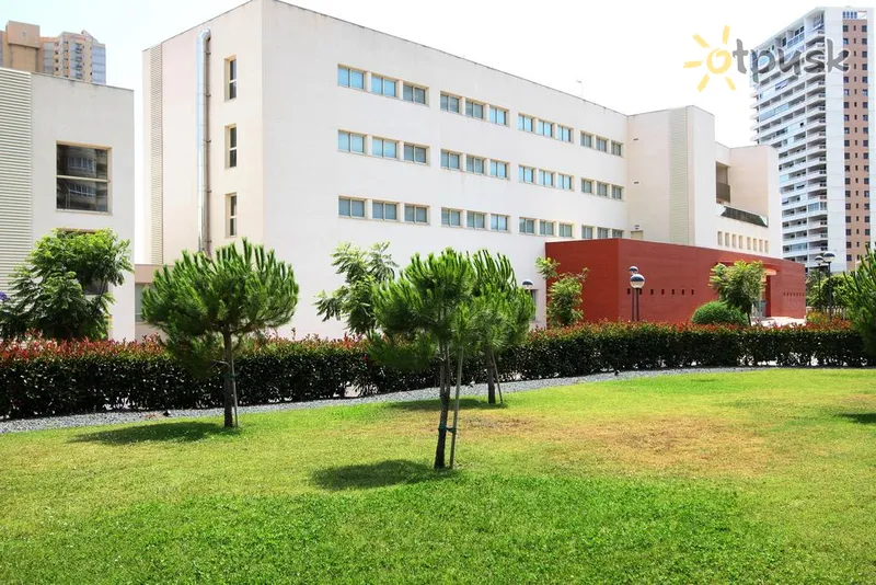 Фото отеля Pierre & Vacances Benidorm Poniente 3* Коста Бланка Испания экстерьер и бассейны