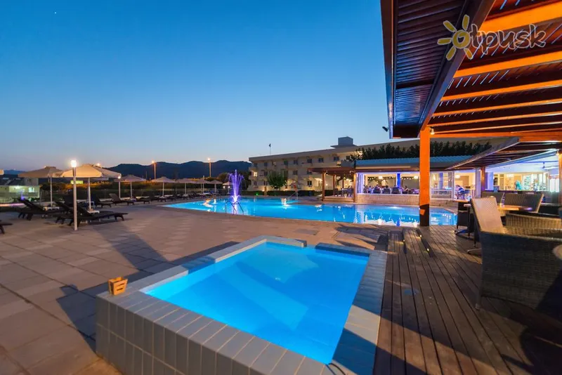 Фото отеля Zoes Hotel Studios 3* Rodas Graikija išorė ir baseinai