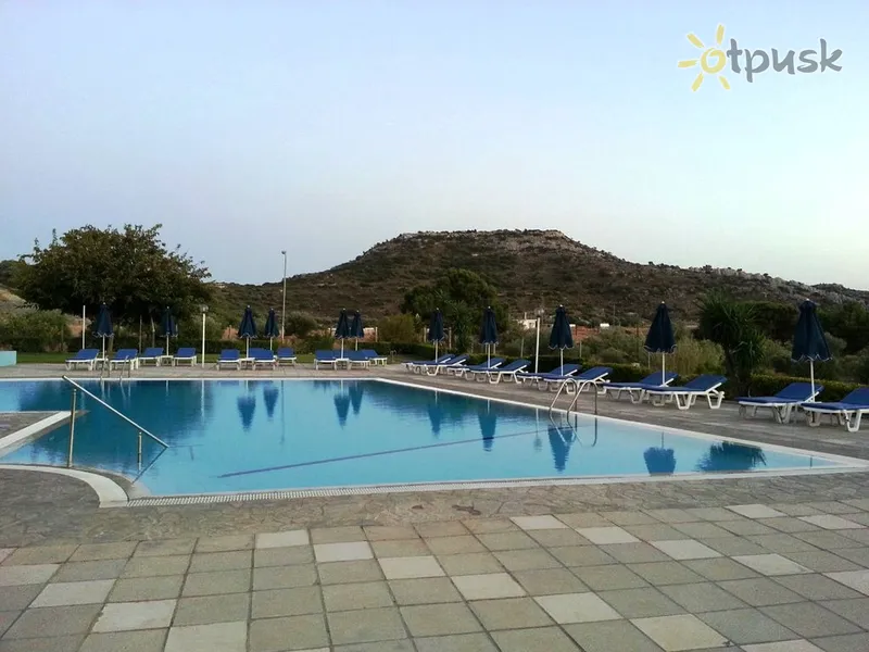 Фото отеля Zoes Hotel Studios 3* Rodas Graikija išorė ir baseinai