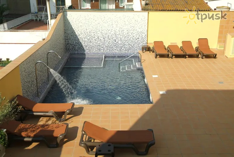 Фото отеля Neptuno Apartamentos 3* Kosta del Maresmė Ispanija išorė ir baseinai