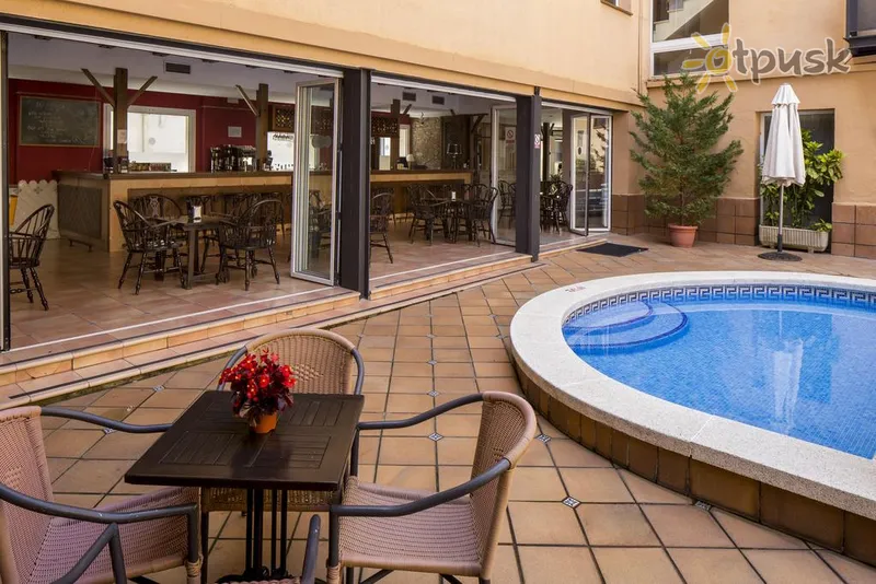 Фото отеля URH Tossa de Mar Hotel 3* Коста Брава Іспанія екстер'єр та басейни