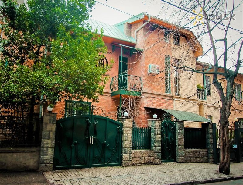 Фото отеля Toma's House Hotel 3* Тбилиси Грузия экстерьер и бассейны