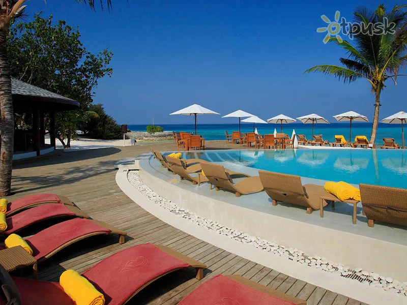 Фото отеля Centara Ras Fushi Resort & Spa Maldives 5* Šiaurės Malės atolas Maldyvai išorė ir baseinai