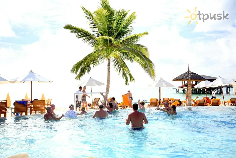 Фото отеля Centara Ras Fushi Resort & Spa Maldives 5* Ziemeļu Males atols Maldīvija ārpuse un baseini