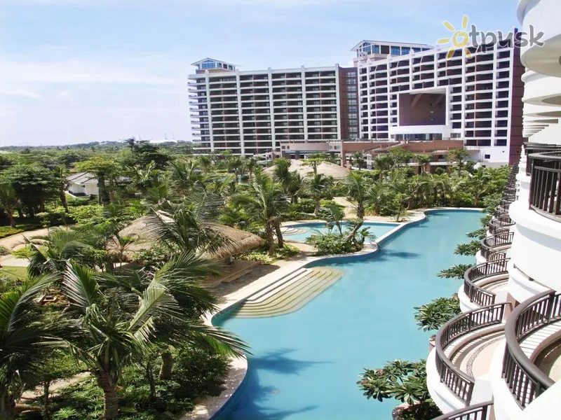 Фото отеля Golden Sunshine Tide Hotspring Resort 4* о. Хайнань Китай екстер'єр та басейни