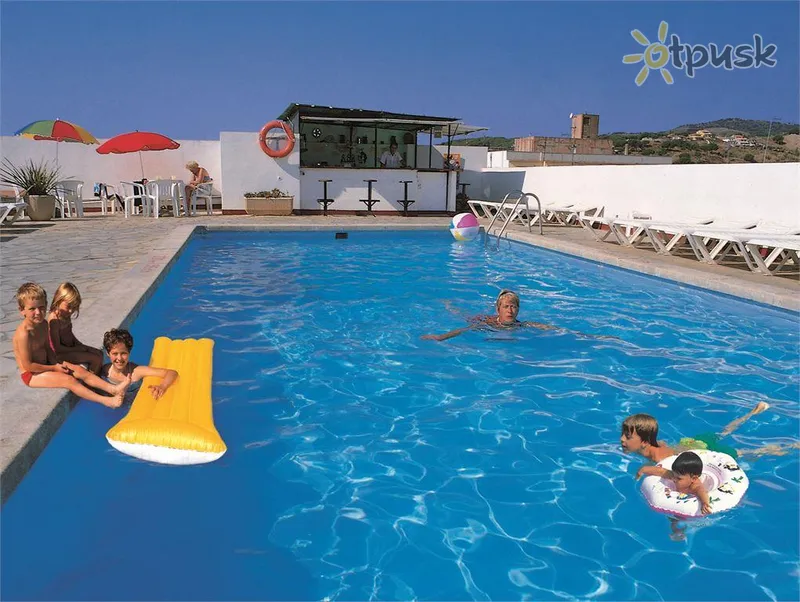 Фото отеля Continental Calella 2* Kosta del Maresme Spānija ārpuse un baseini