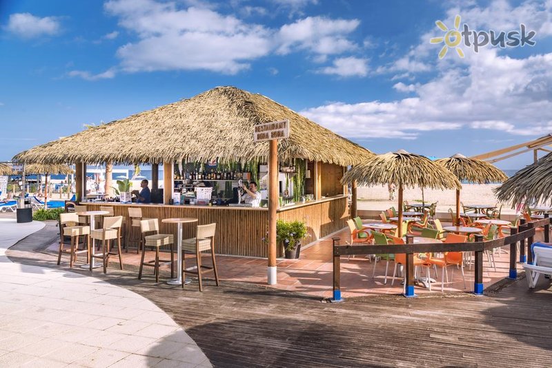 Фото отеля Tahiti Playa 4* Коста Дель Маресме Испания бары и рестораны