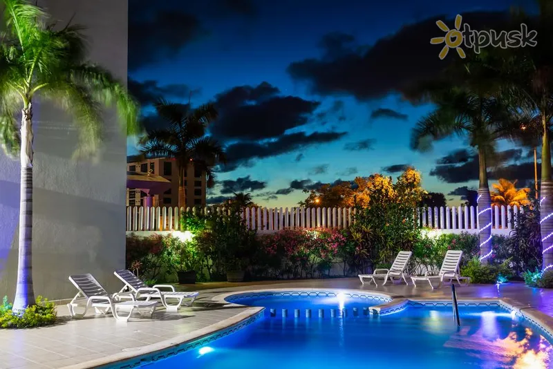 Фото отеля One Cancun Centro 3* Канкун Мексика экстерьер и бассейны