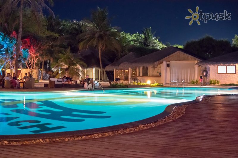 Фото отеля Palm Beach Island Resort & Spa 4* Лхавияни Атолл Мальдивы экстерьер и бассейны