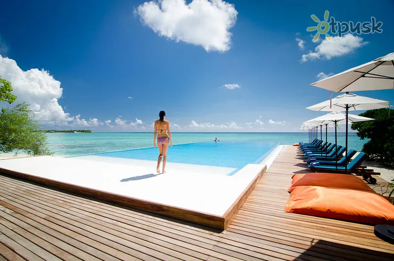 Фото отеля Summer Island Maldives 4* Šiaurės Malės atolas Maldyvai išorė ir baseinai