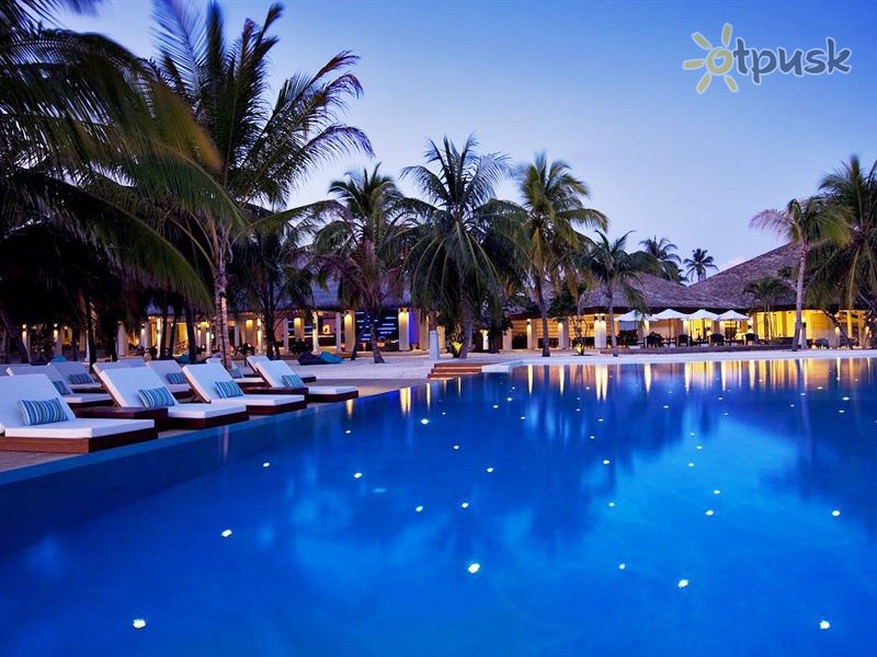 Фото отеля Velassaru Maldives 5* Южный Мале Атолл Мальдивы экстерьер и бассейны
