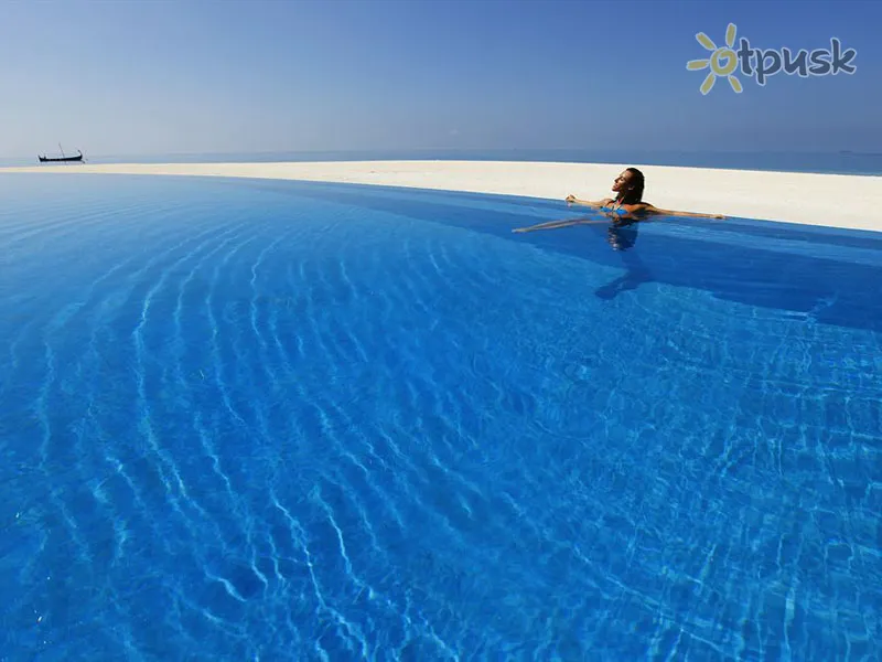 Фото отеля Velassaru Maldives 5* Pietų Malės atolas Maldyvai išorė ir baseinai