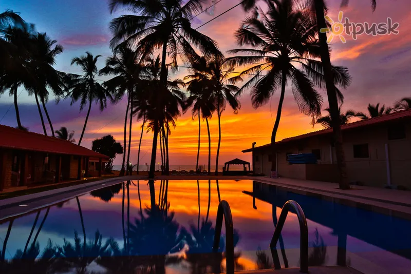 Фото отеля Amagi Beach Hotel 2* Маравила Шри-Ланка экстерьер и бассейны