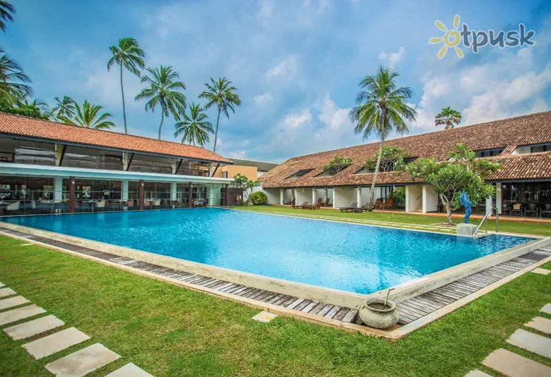 Фото отеля Avani Bentota Resort 5* Бентота Шри-Ланка экстерьер и бассейны