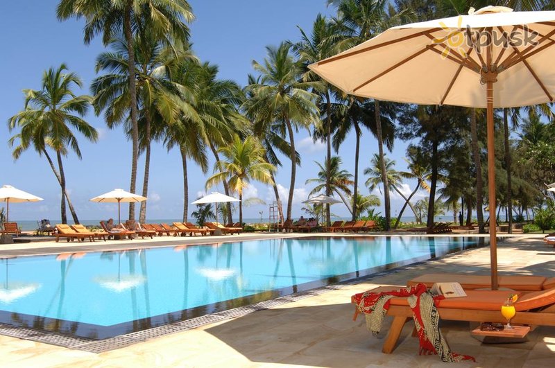 Фото отеля Avani Kalutara Resort 4* Калутара Шри-Ланка экстерьер и бассейны
