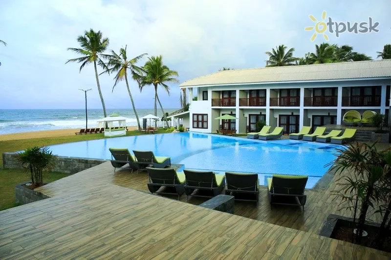 Фото отеля Avenra Beach Hotel 4* Hikaduva Šri Lanka išorė ir baseinai
