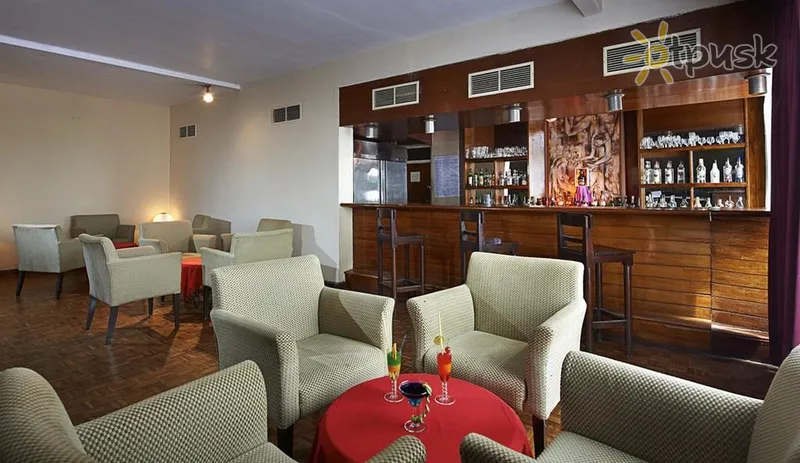 Фото отеля Berjaya Hotel Colombo 3* Коломбо Шри-Ланка бары и рестораны