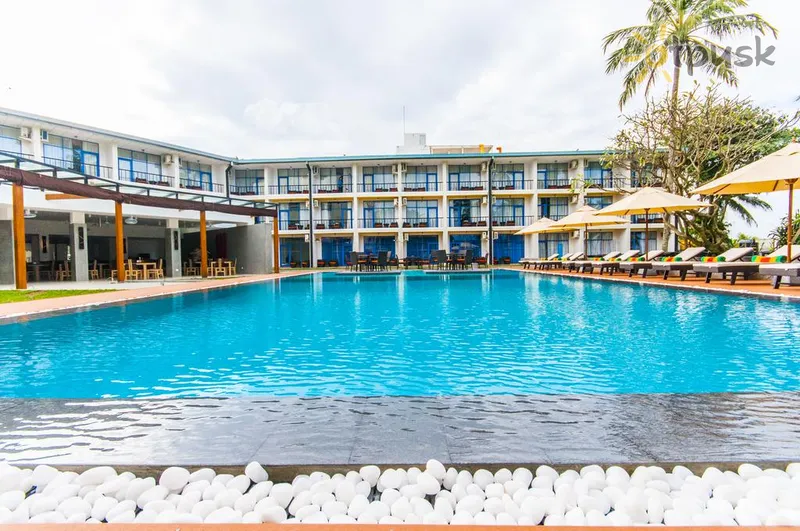 Фото отеля Camelot Beach Hotel 3* Негомбо Шри-Ланка экстерьер и бассейны