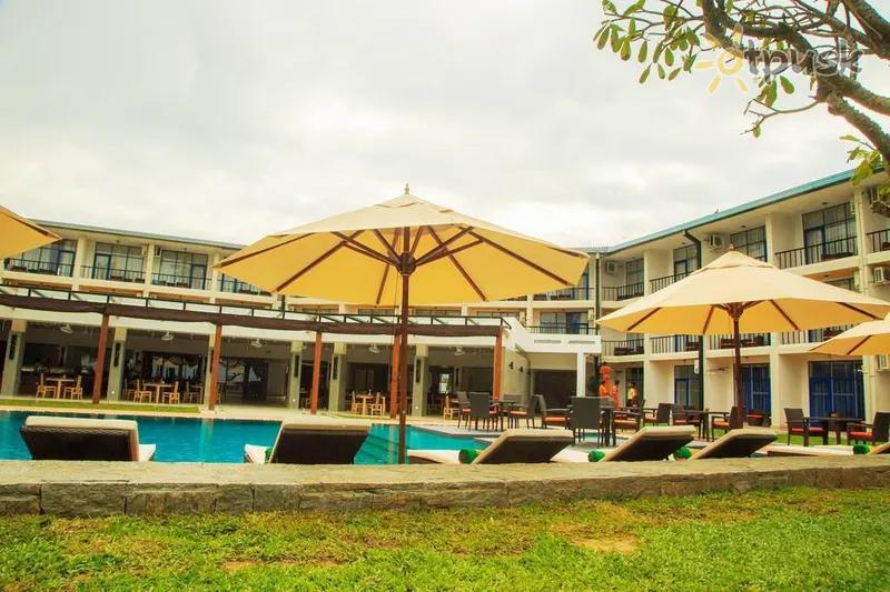 Фото отеля Camelot Beach Hotel 3* Negombo Šrilanka ārpuse un baseini