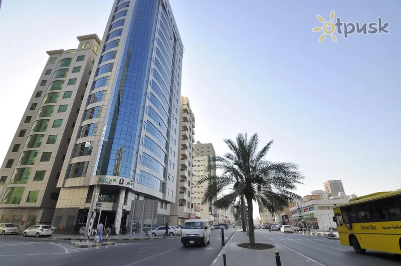 Фото отеля Aldar Hotel 3* Шарджа ОАЭ экстерьер и бассейны