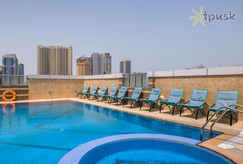 Фото отеля Crystal Plaza Al Majaz Hotel 4* Шарджа ОАЭ экстерьер и бассейны