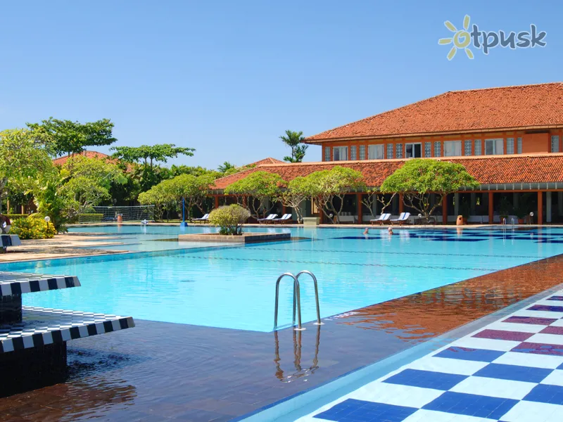 Фото отеля Club Palm Bay 4* Маравила Шри-Ланка экстерьер и бассейны