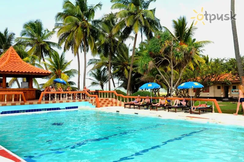 Фото отеля Golden Star Beach Hotel 3* Негомбо Шри-Ланка экстерьер и бассейны