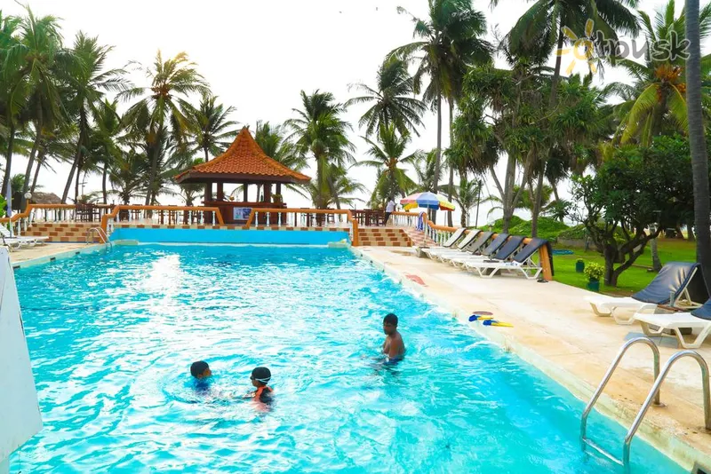 Фото отеля Golden Star Beach Hotel 3* Negombo Šrilanka ārpuse un baseini