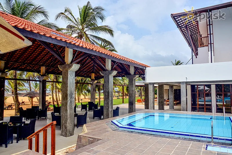 Фото отеля Goldi Sands Hotel 4* Негомбо Шри-Ланка экстерьер и бассейны