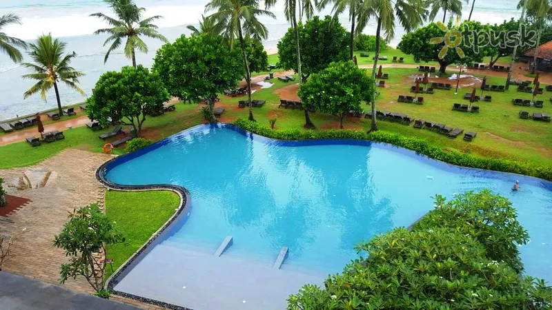 Фото отеля Hikka Tranz by Cinnamon 4* Hikaduva Šri Lanka išorė ir baseinai