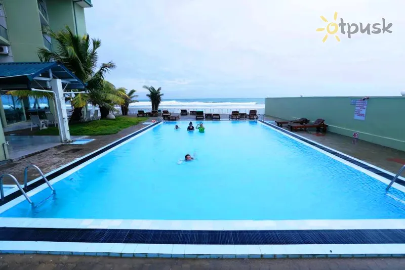Фото отеля Hikkaduwa Beach Hotel 3* Хіккадува Шрі Ланка екстер'єр та басейни
