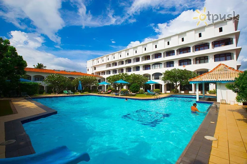 Фото отеля Hotel Lanka Super Corals 3* Хиккадува Шри-Ланка экстерьер и бассейны