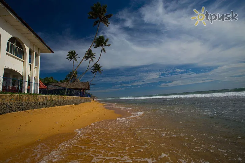 Фото отеля Hotel Lanka Super Corals 3* Хиккадува Шри-Ланка пляж