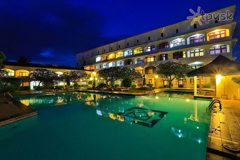 Фото отеля Hotel Lanka Super Corals 3* Хиккадува Шри-Ланка экстерьер и бассейны