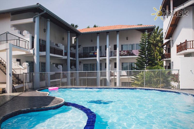 Фото отеля Neptune Bay Hotel 3* Унаватуна Шри-Ланка экстерьер и бассейны