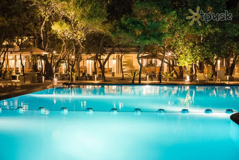 Фото отеля Nilaveli Beach Hotel 3* Трінкомалі Шрі Ланка екстер'єр та басейни