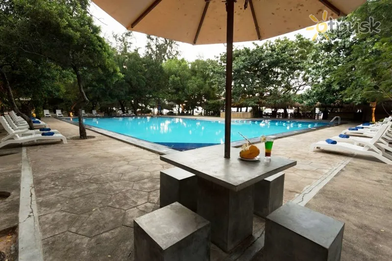 Фото отеля Nilaveli Beach Hotel 3* Trincomalee Šrilanka ārpuse un baseini