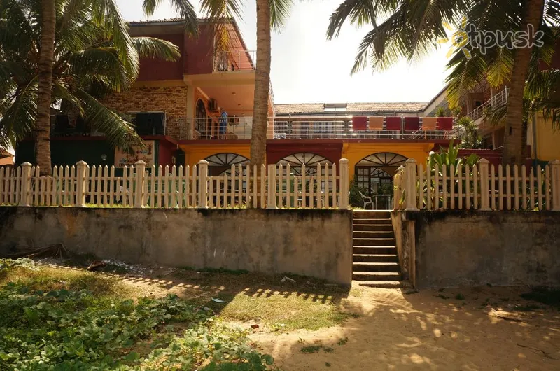 Фото отеля Oasis Beach Resort 3* Негомбо Шри-Ланка экстерьер и бассейны