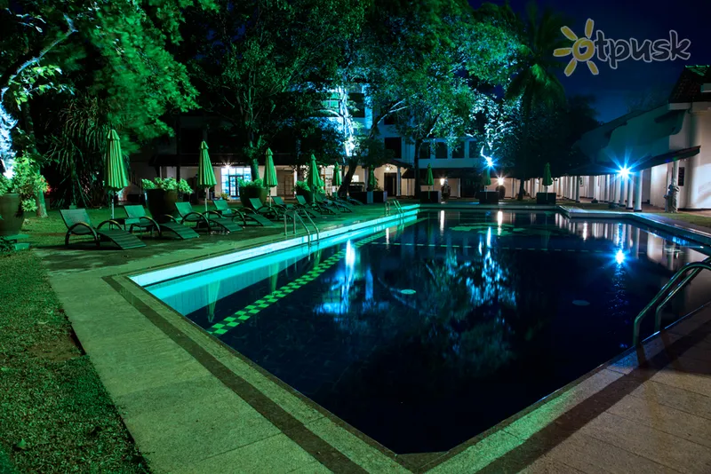 Фото отеля Palms Mount Lavinia 3* Коломбо Шри-Ланка экстерьер и бассейны