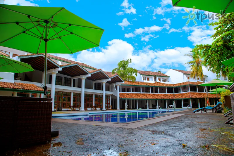 Фото отеля Palms Mount Lavinia 3* Коломбо Шри-Ланка экстерьер и бассейны