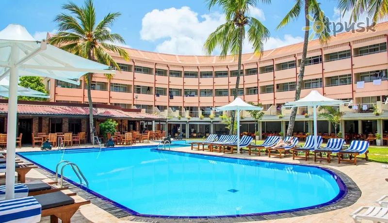 Фото отеля Paradise Beach Hotel 3* Negombo Šri Lanka išorė ir baseinai