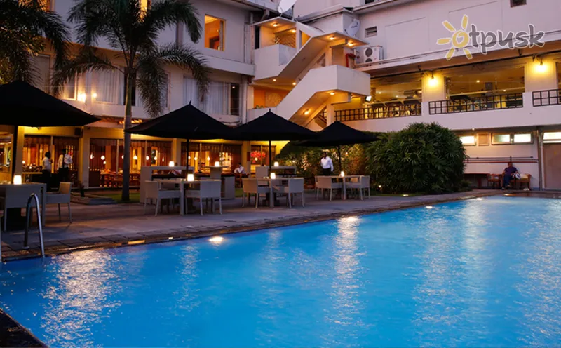 Фото отеля Ramada Colombo 4* Kolombo Šrilanka ārpuse un baseini