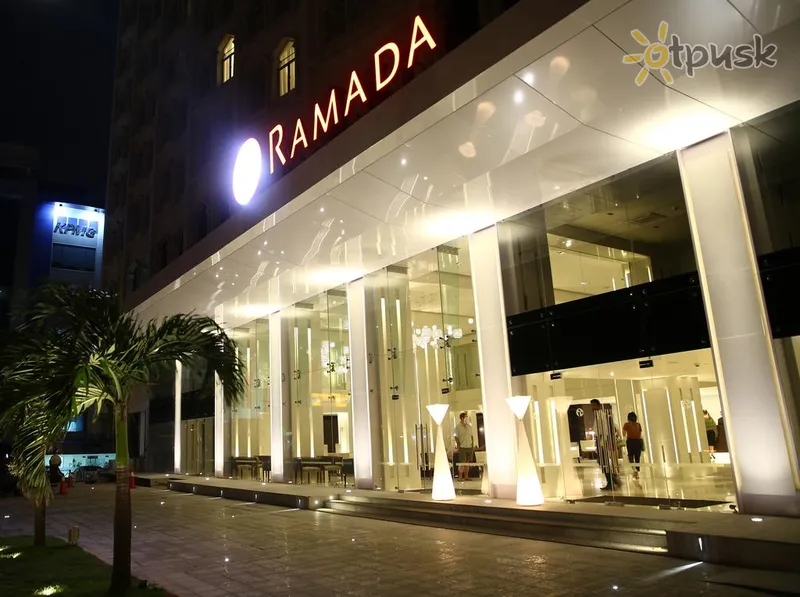 Фото отеля Ramada Colombo 4* Коломбо Шри-Ланка экстерьер и бассейны