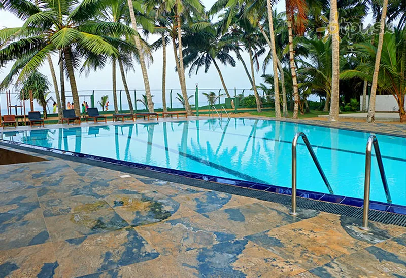 Фото отеля Roy Villa Beach Hotel 2* Beruwala Šrilanka ārpuse un baseini