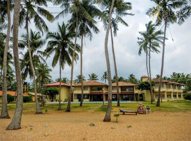 Фото отеля Sanmali Beach Hotel 2* Маравила Шри-Ланка пляж